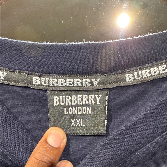 Vintage Burberry London Men's Dark Blue Graphic Tee - Picture 4 of 5